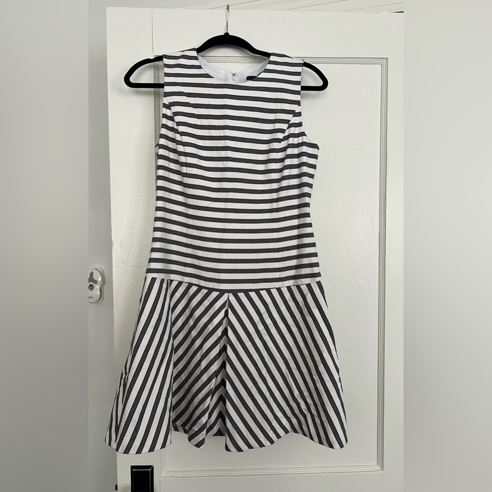 Theory Sleeveless Fit and Flare Dress, size 6
